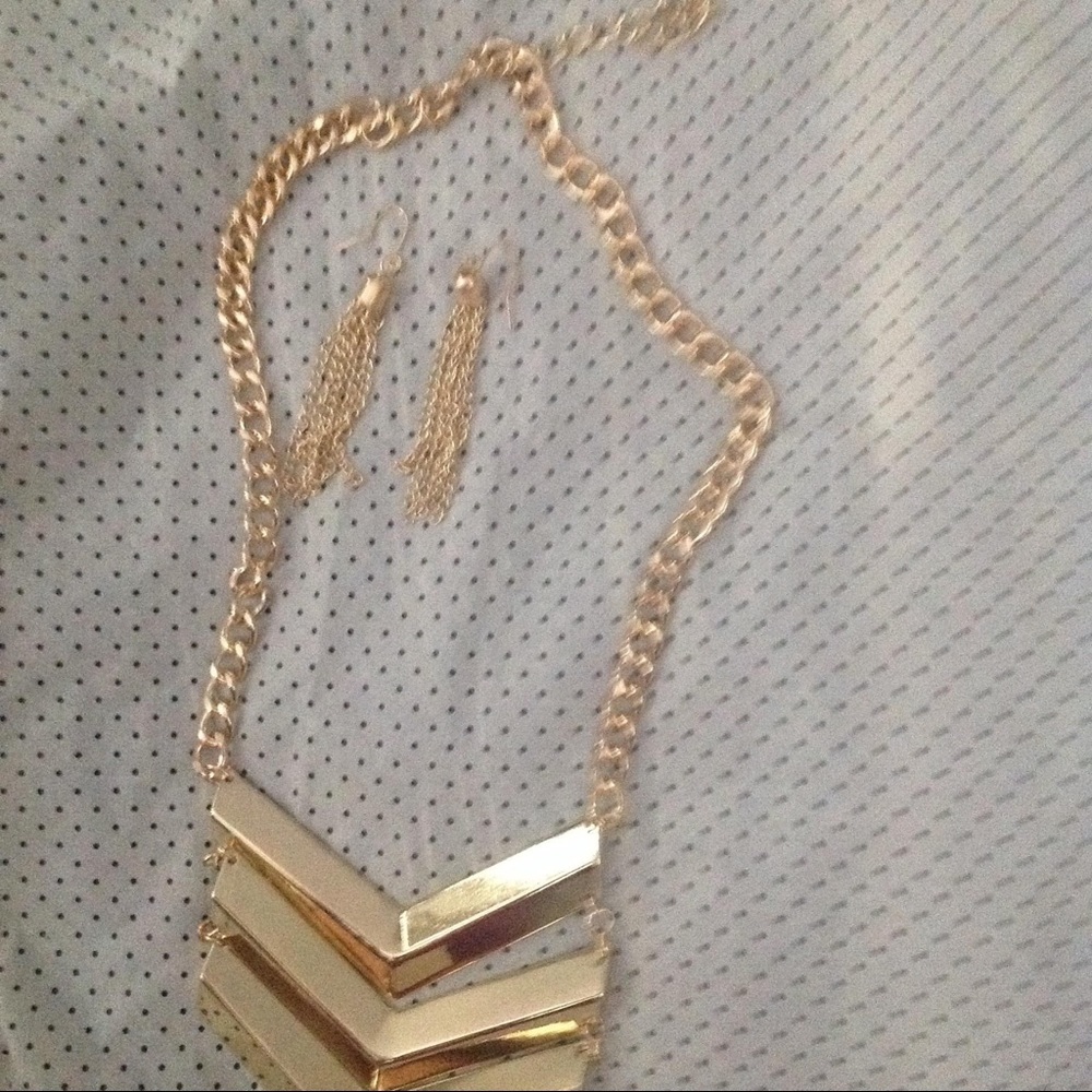 Necklace and earrings set